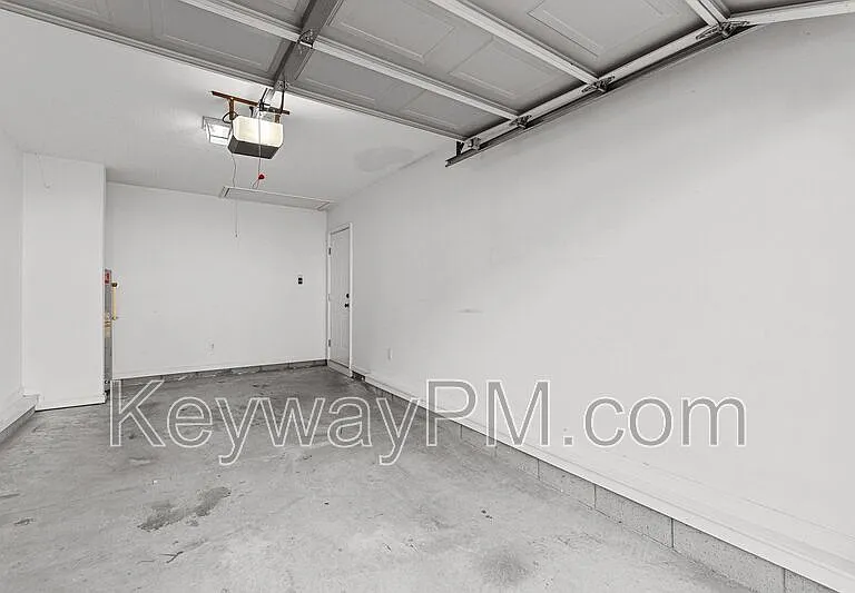 823 Whispering Willow Ct — Photo 20