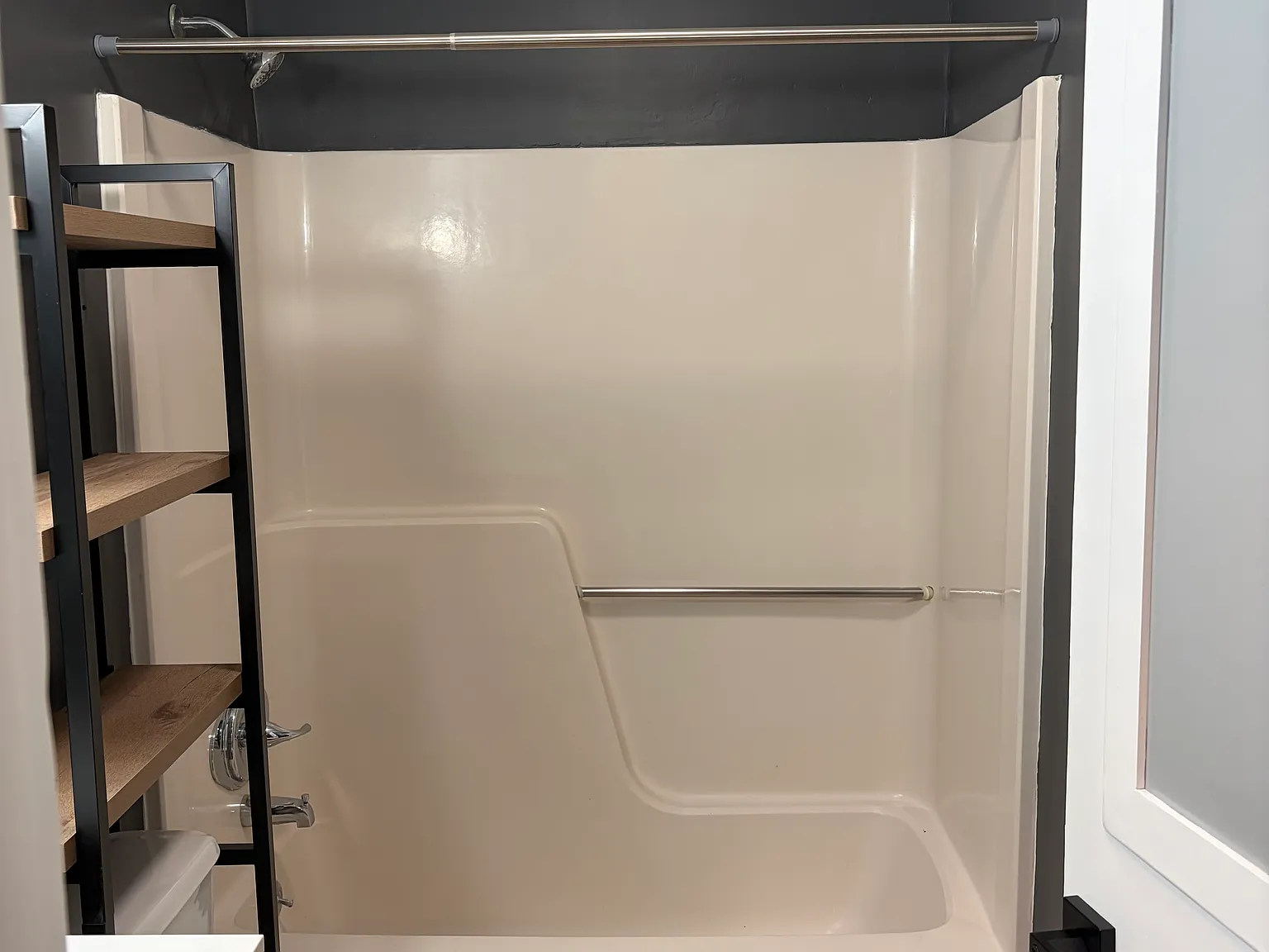 3 bed, 1100 sqft, $1,350 — Photo 3