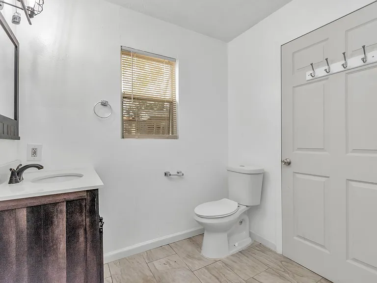602 Everett St — Photo 24