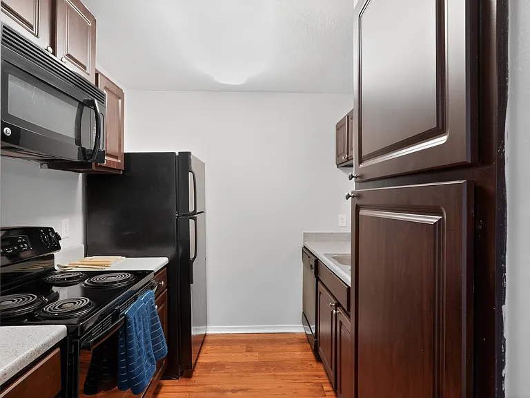 Landmark at Wynton Pointe Apartment Homes — Photo 10
