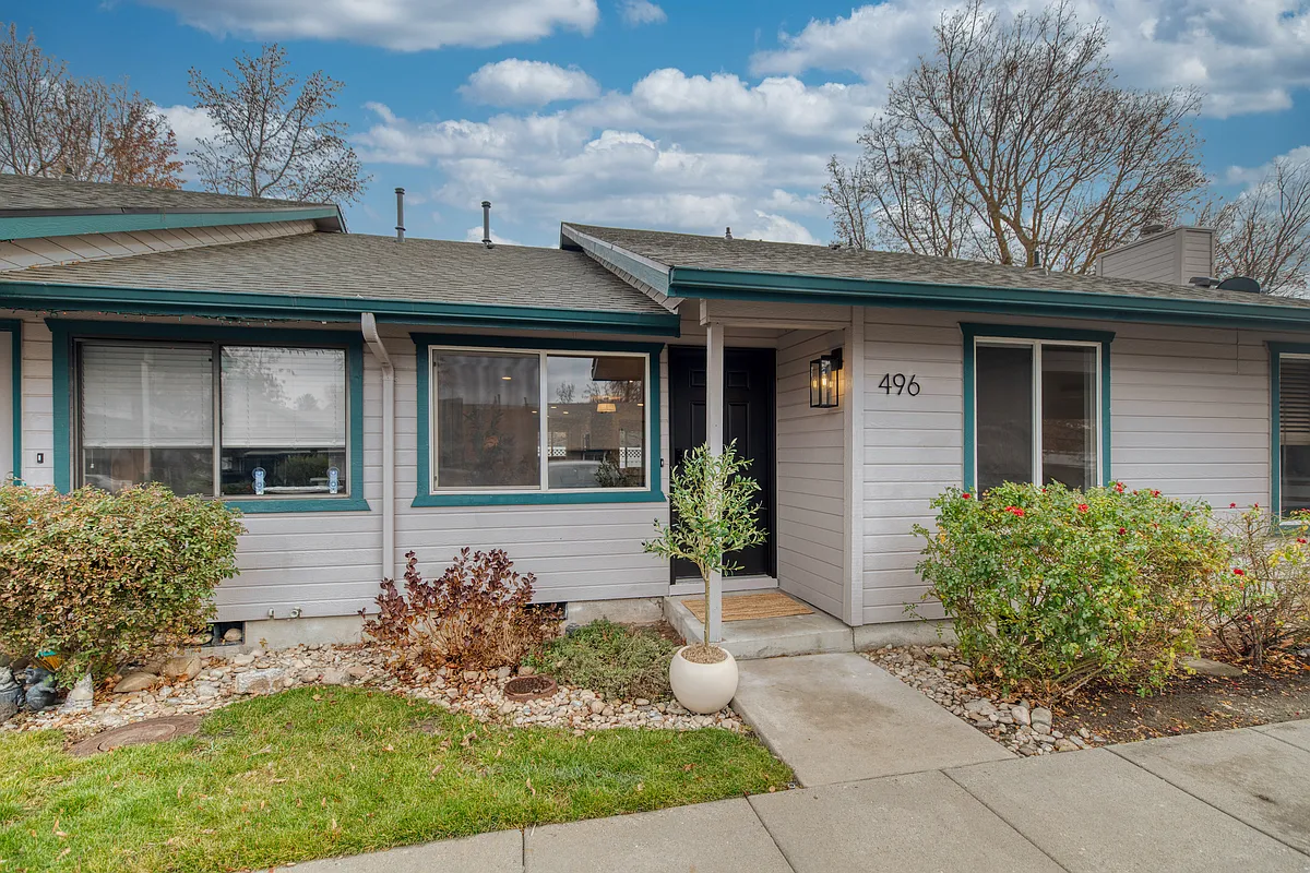Building Photo - 496 E Chester Ln