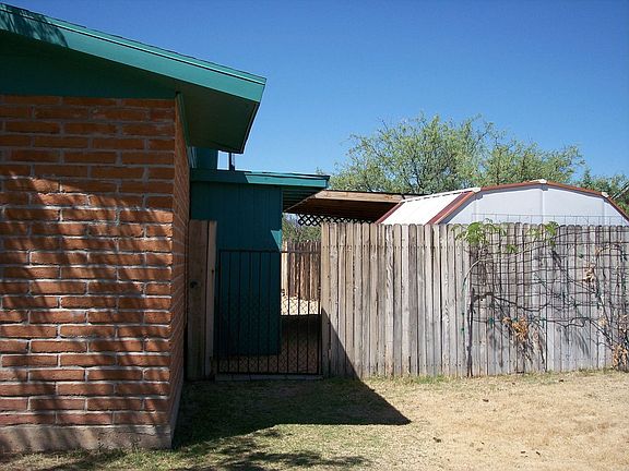 right side of fronyard