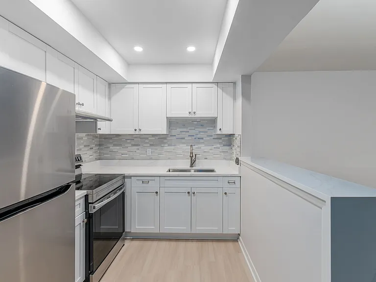 680 71st Ave #13 — Photo 7