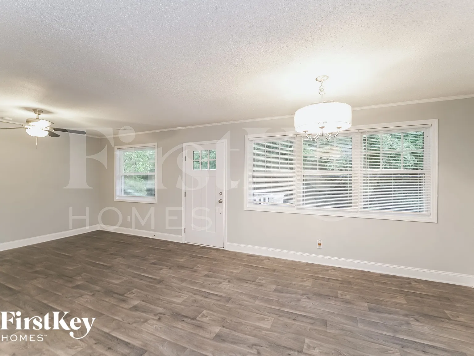 3 bed, 2.5 bath, 1819 sqft, $2,010 — Photo 4