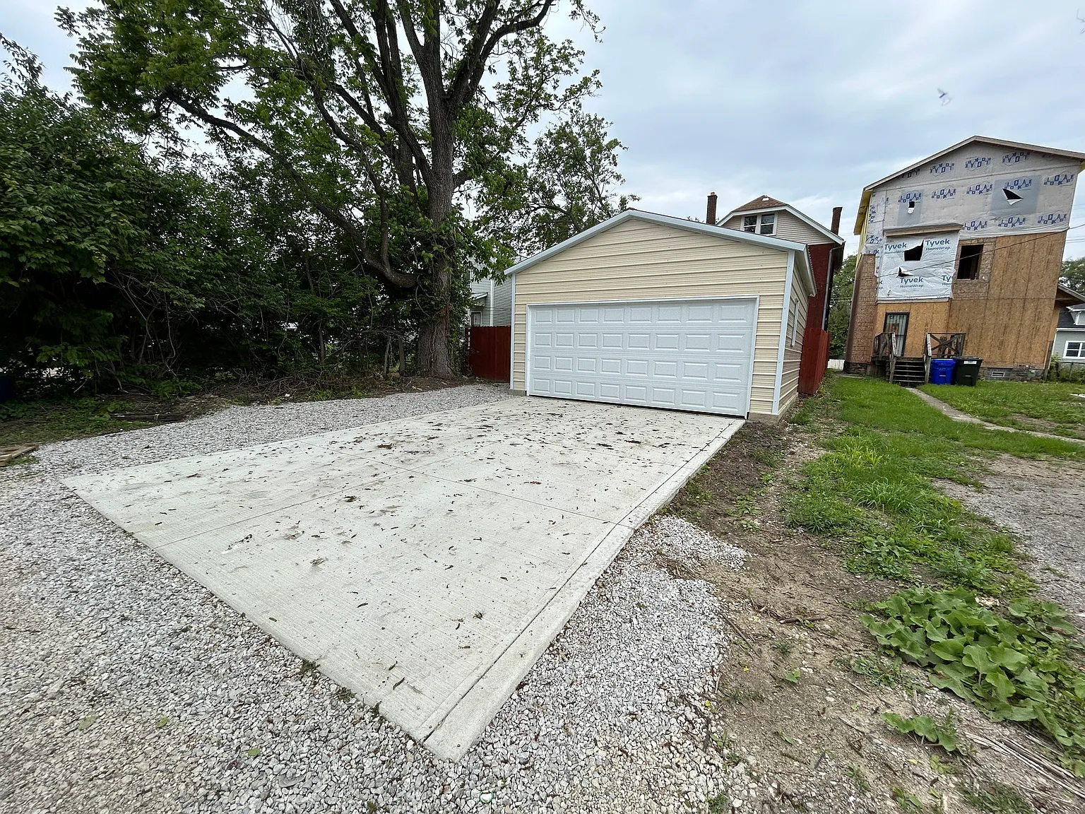 1195 E Whittier St — Photo 1