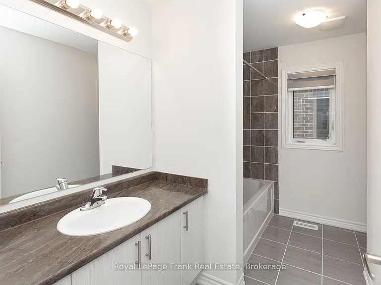 5 Hennessey Cres — Photo 29