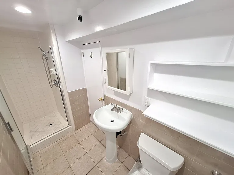 1515 S Beverly Glen Blvd #10 — Photo 2