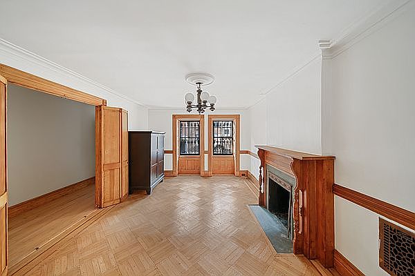1st image of 811 President St #1
