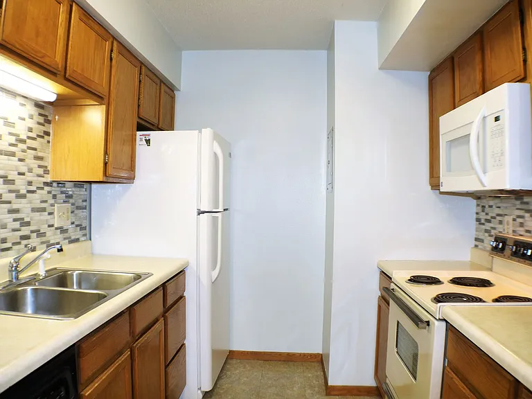 2050 Holiday Rd #B2 — Photo 7