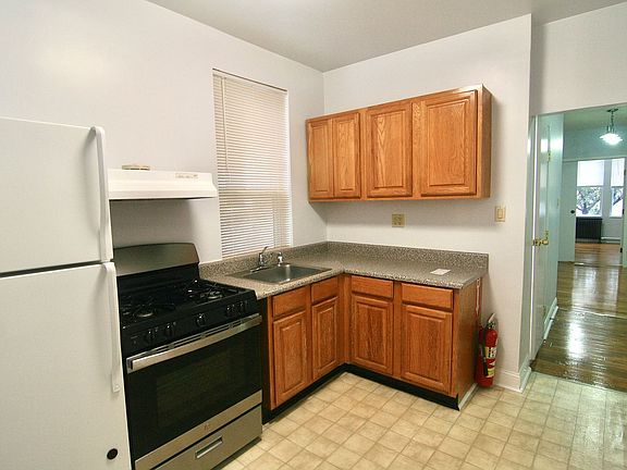 4th image of 2527 45th St #1