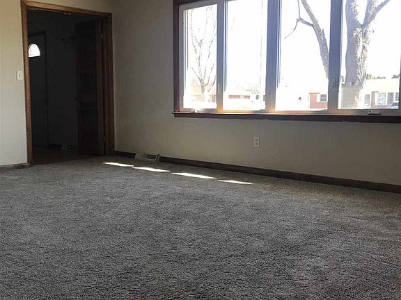 3rd image of 3427 Lauriston Dr