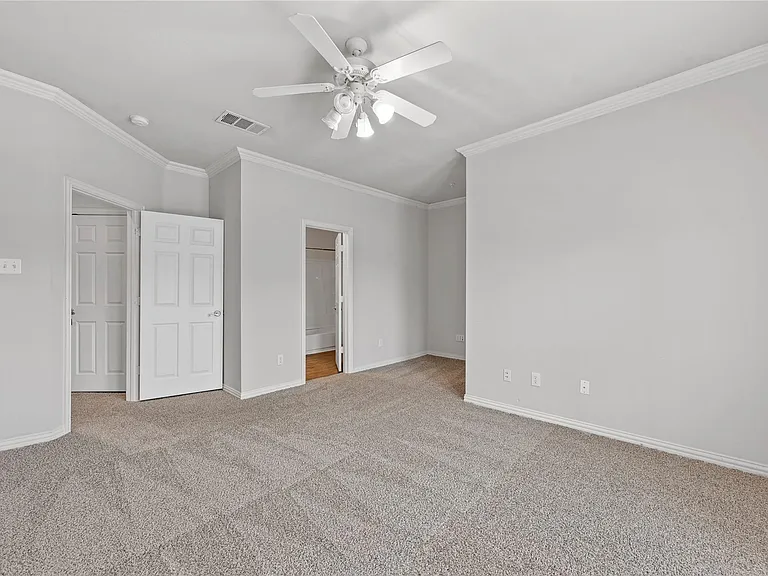 4404 Honfleur Ct — Photo 8