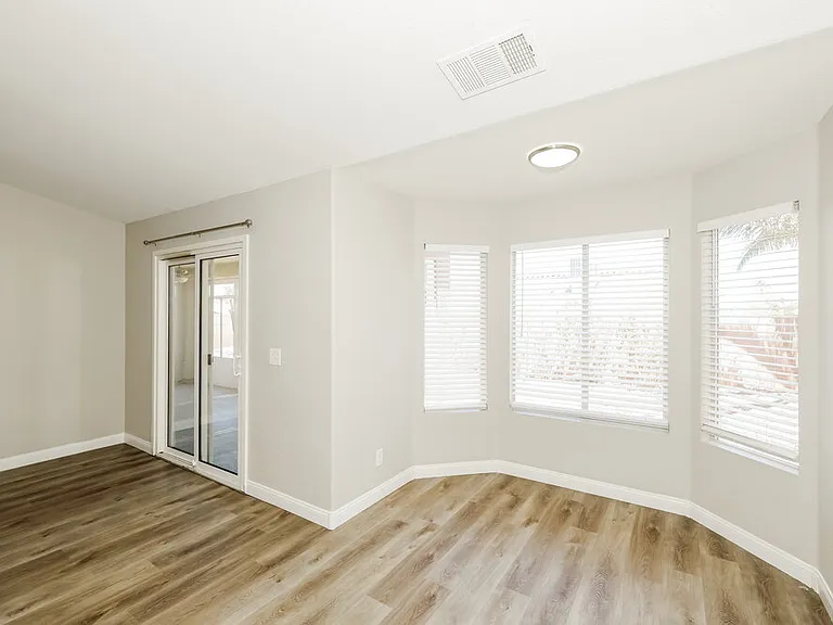 406 Aloha Dr — Photo 6