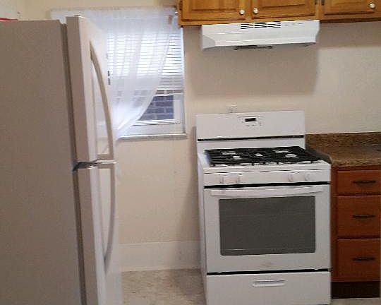 5th image of 822 Greenfield Ave Floor 2