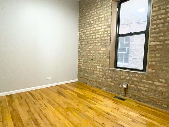 3rd image of 1927 N Wolcott Ave APT 1R