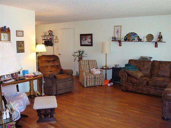 3rd image of 410 Gagon Dr