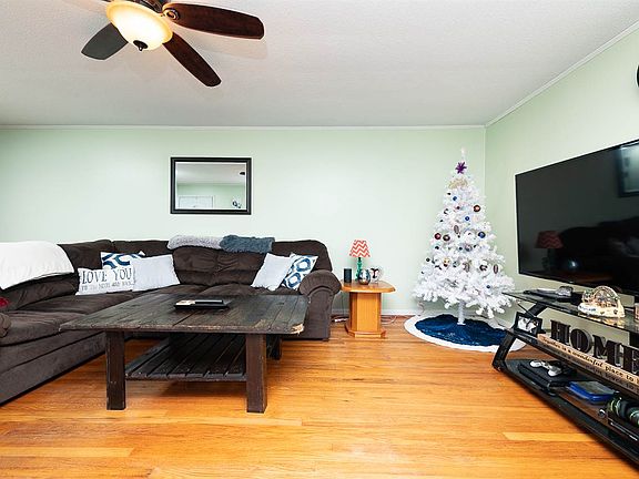 5th image of 110 Woodlawn Cres