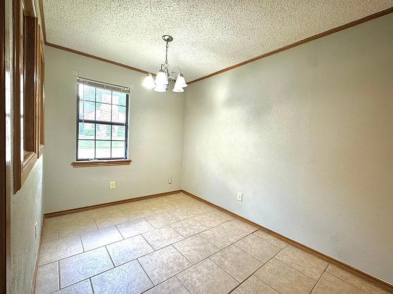313-315 Brookwood Dr — Photo 6