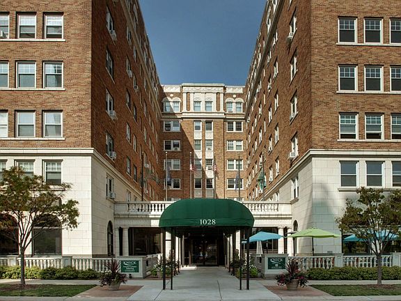 3rd image of 1028 E Juneau Ave APT 502