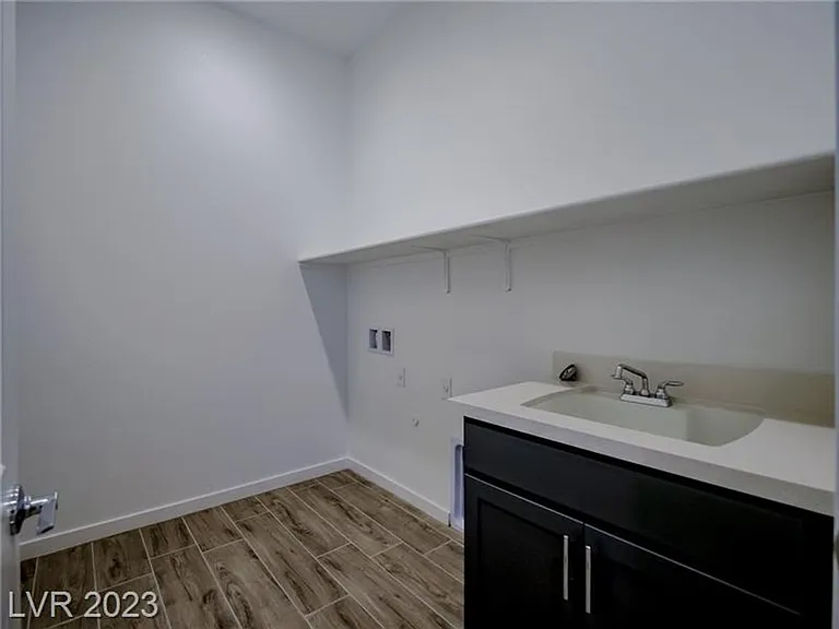 105 Brixton Ave — Photo 5