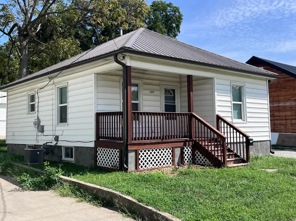 209 W 4th St, Carrollton, MO 64633