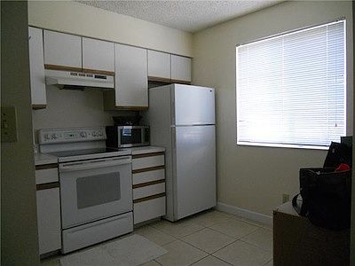 4th image of 848 NW 92nd Ave