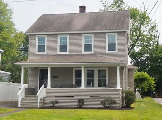 91 Henderson Rd, Fairfield, CT 06824