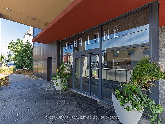 2nd image of 121 Queen St #602