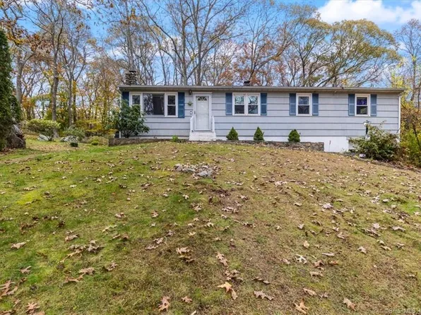 26 Ledgewood Drive, Ledyard, CT 06335