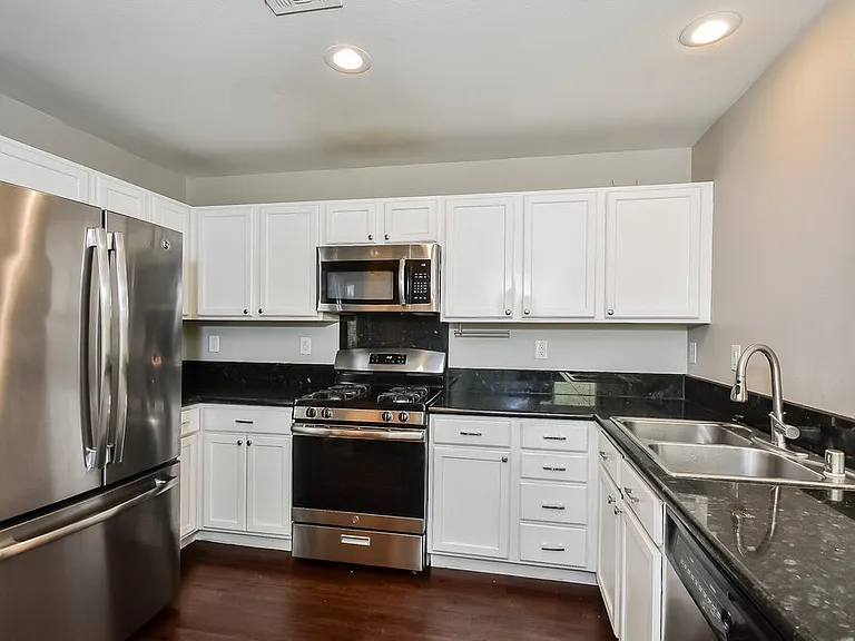 9213 Millikan Ave — Photo 7
