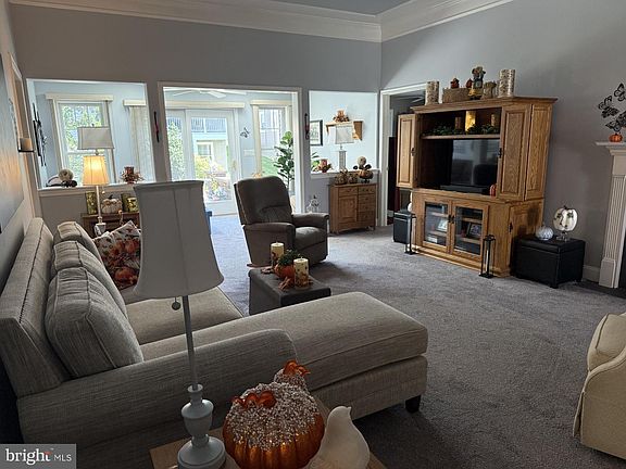 5th image of 1025 Alden Way