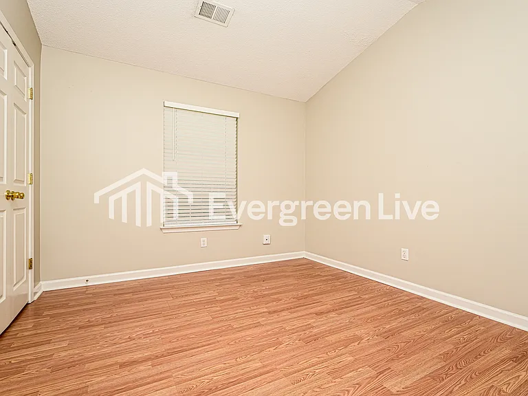 215 Turnstone Rd — Photo 10