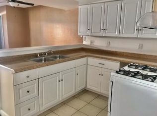 14825 Erwin St #207, Van Nuys, CA 91411