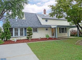 52 Gingerbush Rd, Levittown, PA 19057