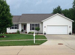 6906 Brookhaven Dr NW, Cedar Rapids, IA 52405