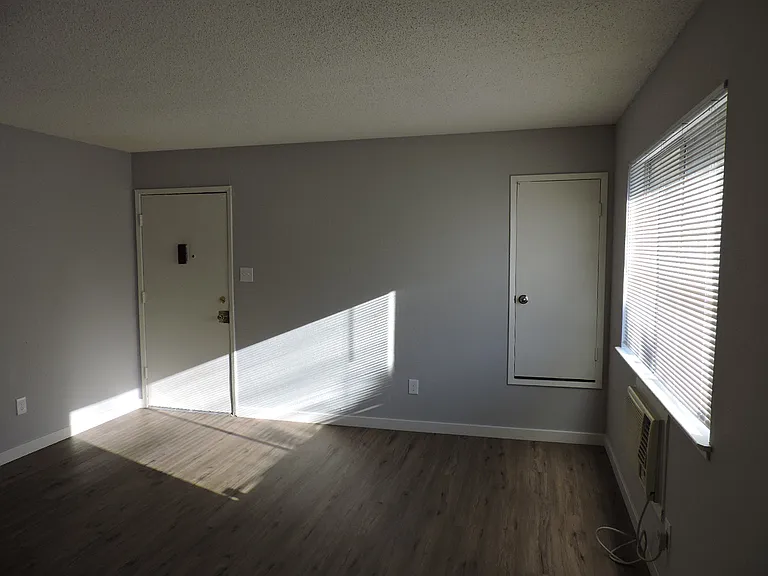 2722 U St #8 — Photo 2