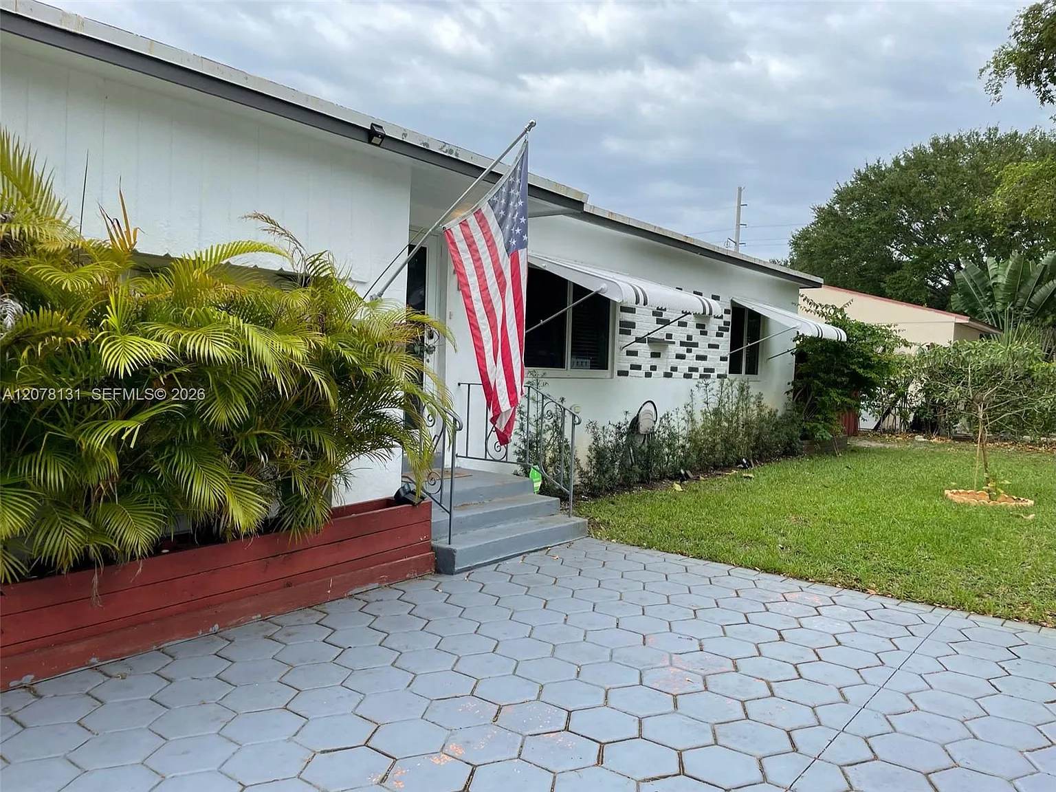 Dixie Gardens — Photo 1