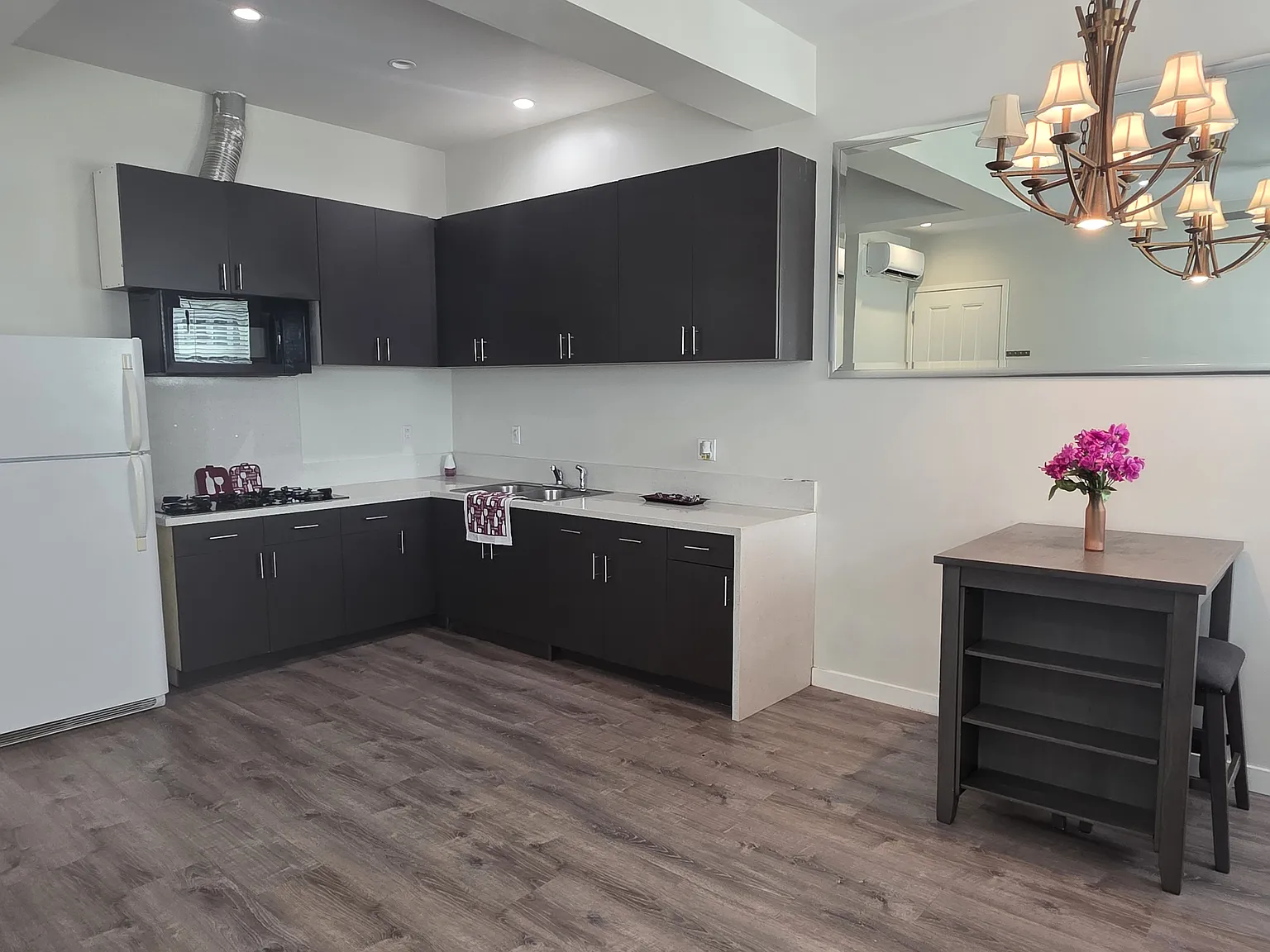 1 bed, 800 sqft, $1,650 — Photo 1