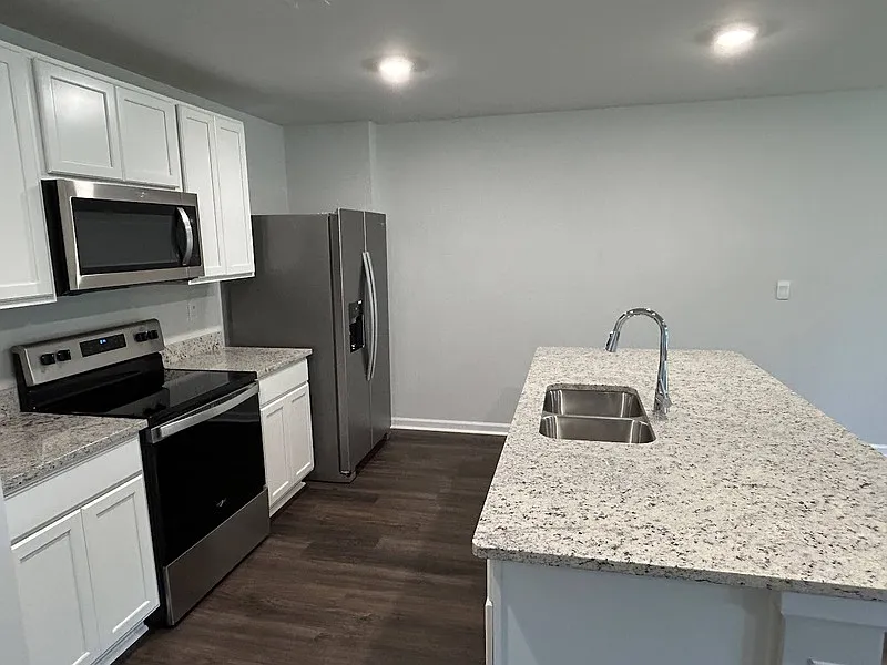 4 bed, 2.0 bath, 1558 sqft, $1,850 — Photo 3