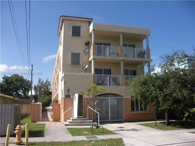 Photo 1 of 1 - 1453 SW 3rd St #206 - Miami, FL Primary Photo - 1453 SW 3rd St #206