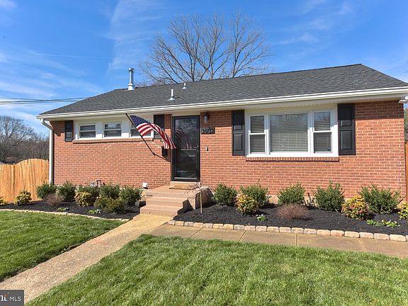 2nd image of 3602 Oakwood Ln