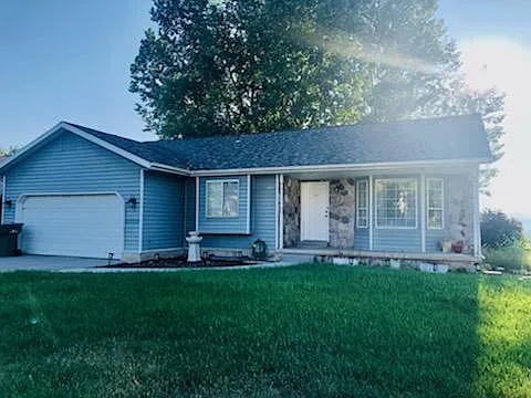 5 bed, 2998 sqft, $3,200 — Photo 1