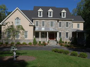 9106 Mine Run Dr, Great Falls, VA 22066