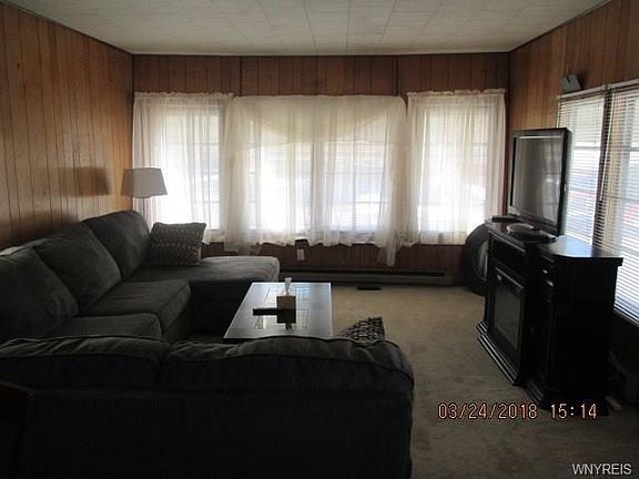 3rd image of 11 Wesley Dr