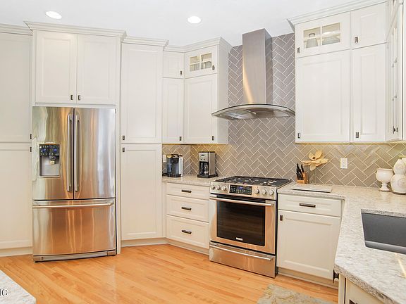 2nd image of 6434 Oakridge Dr