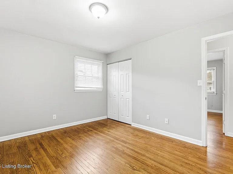 2403 Silverbrook Ave — Photo 28