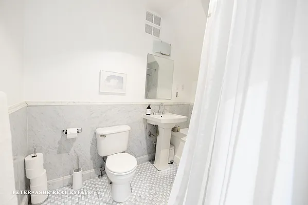 Rented by Peter Ashe | media 20