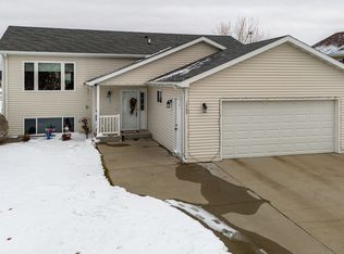 1405 Park Dr SE, East Grand Forks, MN 56721