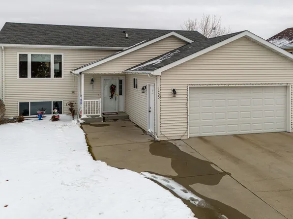 1405 Park Dr SE, East Grand Forks, MN 56721
