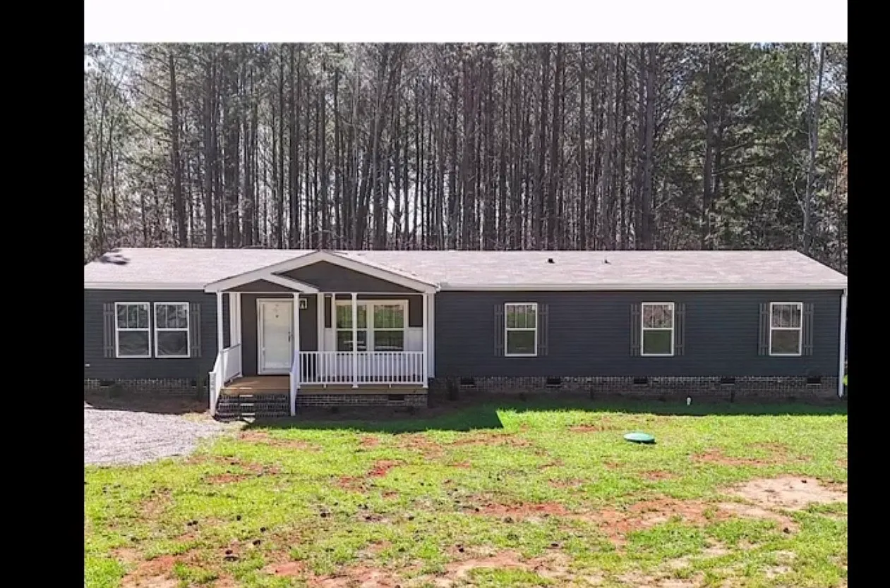 4 bed, 1980 sqft, $2,250 — Photo 1